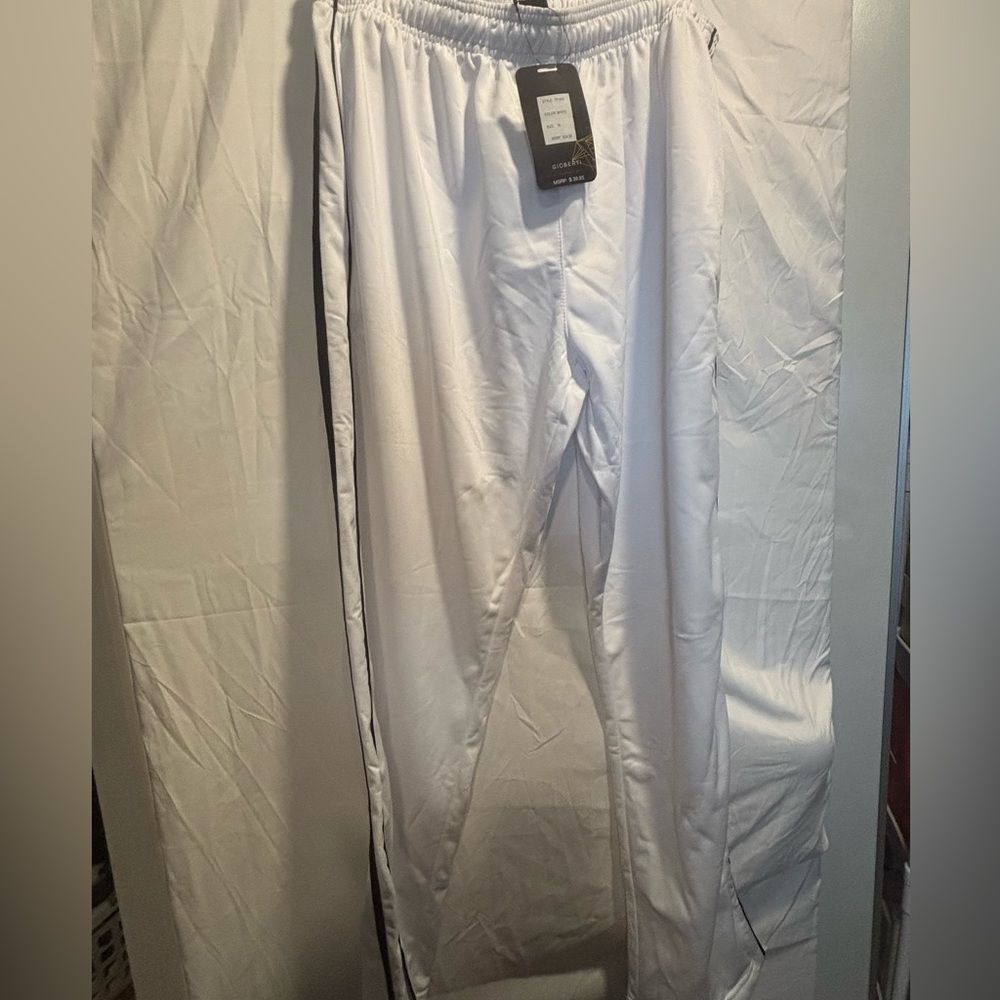 Gioberti Men’s XL White Track Pants perfect for a WHITE OUT New with flaw READ